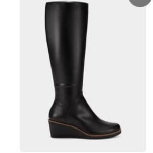 AEROSOLES Black Heeled Boots worn once